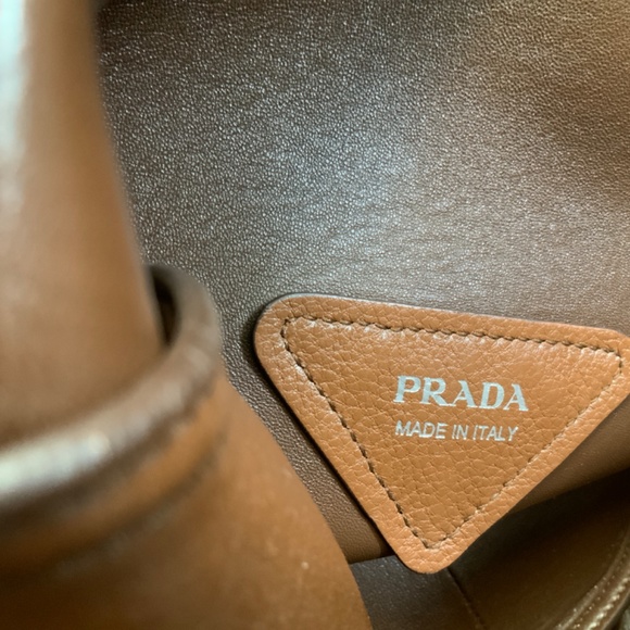 Prada - Picture 15 of 16